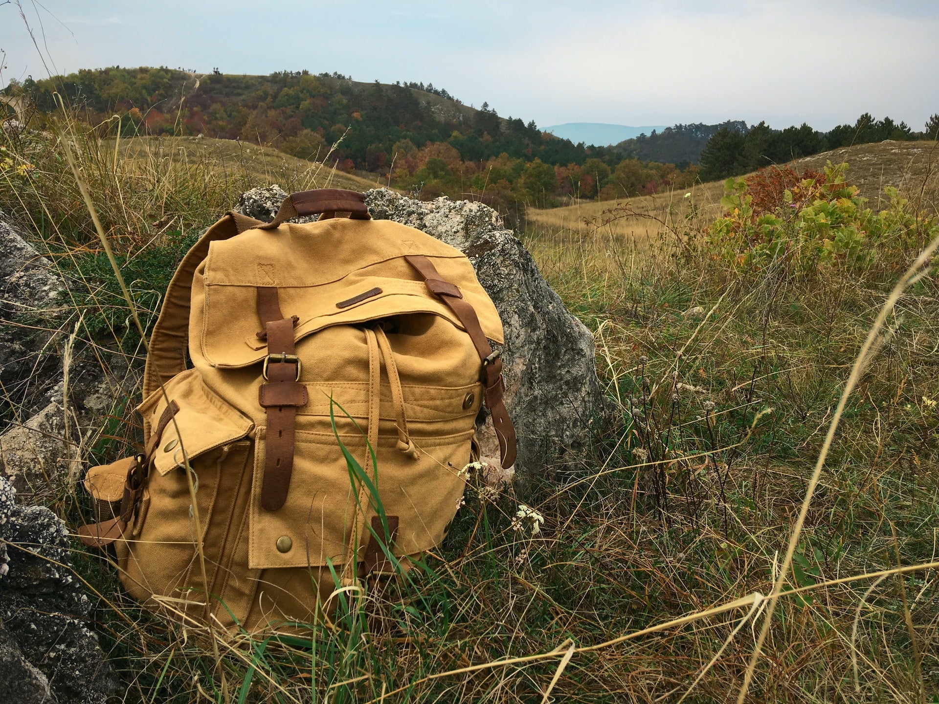 cleaning patagonia sling bag Atom 8L The teardrop shape of the Atom bag keeps the pack right behind your shoulders and out of the way while navigating crowded streets or airport terminals How to Wash Patagonia Atom